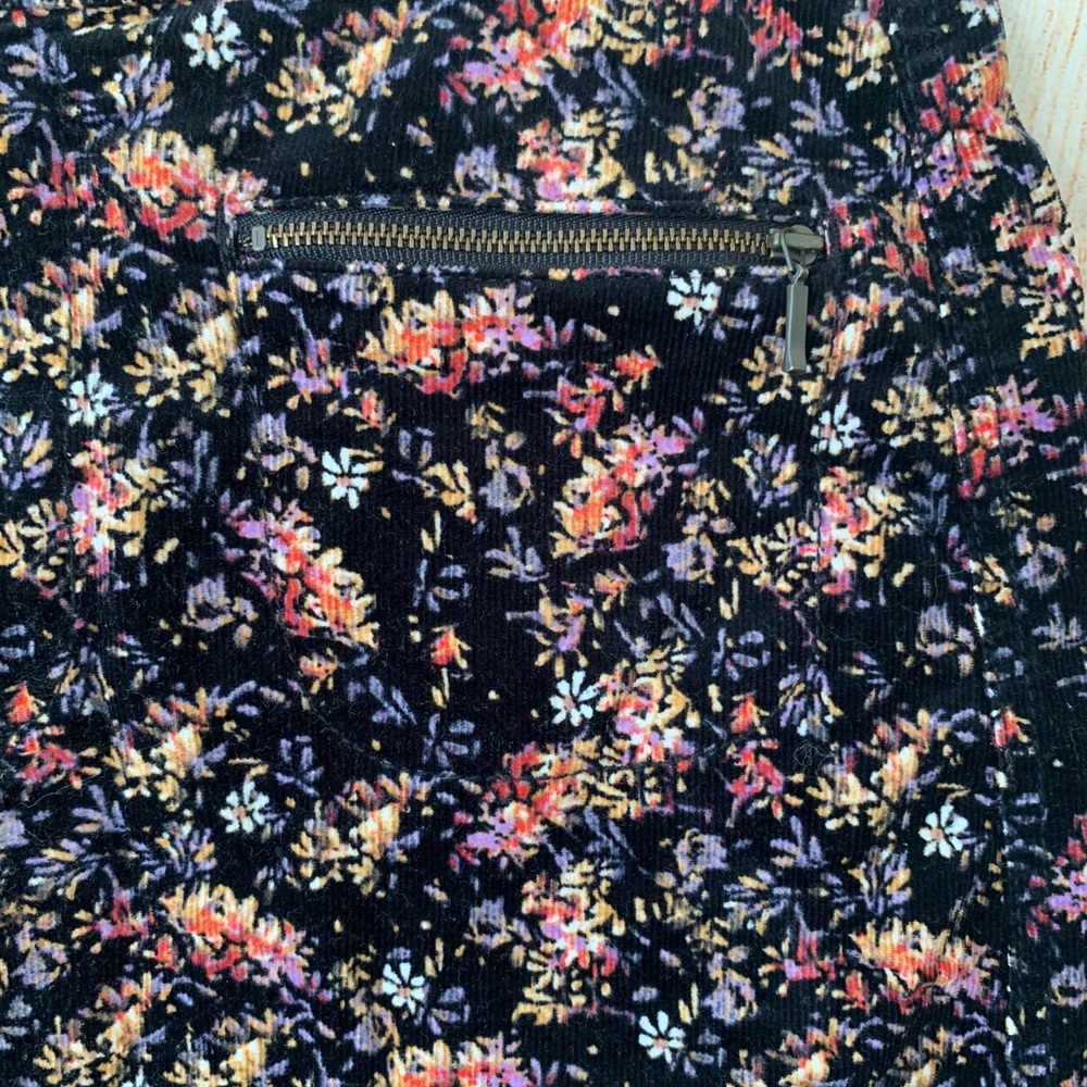 Mossimo Black Floral Mini Skirt Size 2 Business Casual - Picture 3 of 6